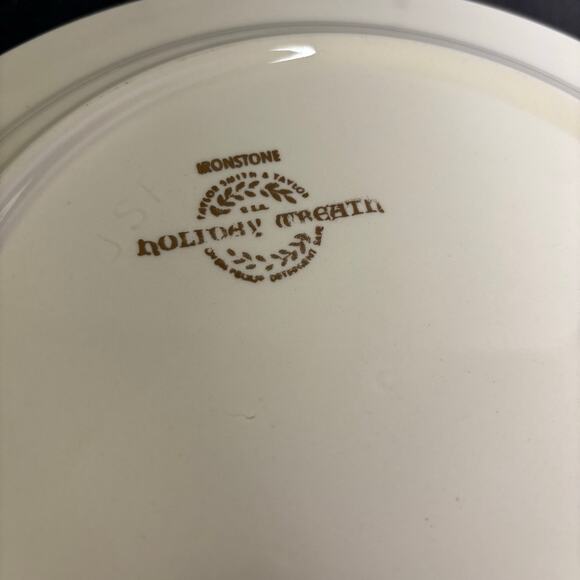 Vintage Taylor Smith & Taylor Holiday Wreath Ironstone Dinner Plates, Set of 5 - Picture 7 of 7